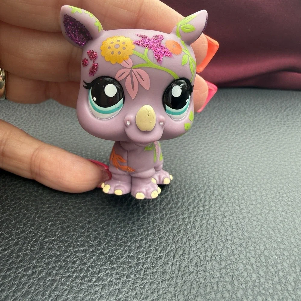 Hasbro Littlest Pet Shop 2342 Purple Glitter Rhinoceros Rhino Blue Eyes LPS‎